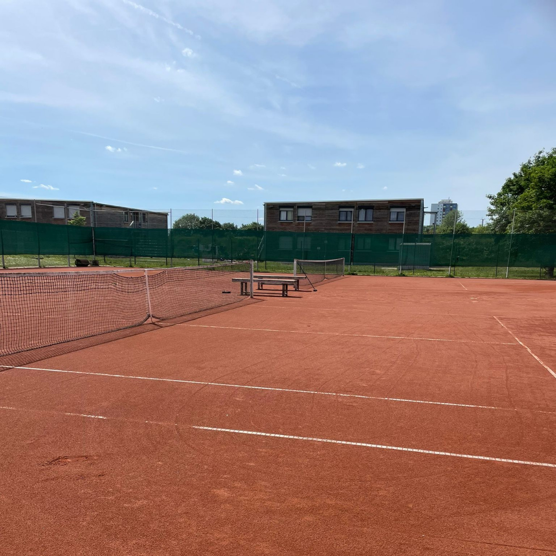 Sportstaette_Tennisplatz_zfh
